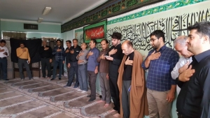 مراسم سینه زنی ونوحه خوانی در محل نمازخانه اداره کل نوسازی مدارس استان ایلام