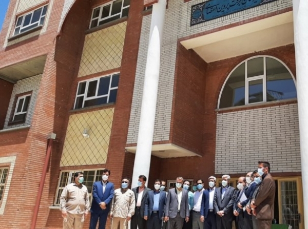 تحویل کلید دبیرستان برکت شهر ایلام به مدیرکل آموزش و پرورش