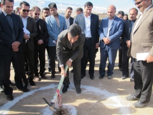 معاون هماهنگی وامور اقتصادی استاندار در آئین کلنگ زنی مدرسه 6 کلاسه  شهرستان بدره