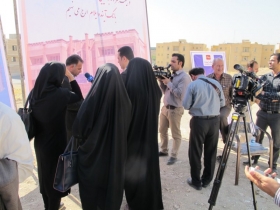 مدیرکل نوسازی مدارس در آستانه بازگشایی مدارس درجمع و محاصره خبرنگاران واصحاب رسانه