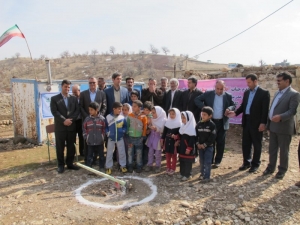 صندوق ذخیره عرفان در روستای چشمه چاهی سفلی درشهرستان سیروان مدرسه میسازد